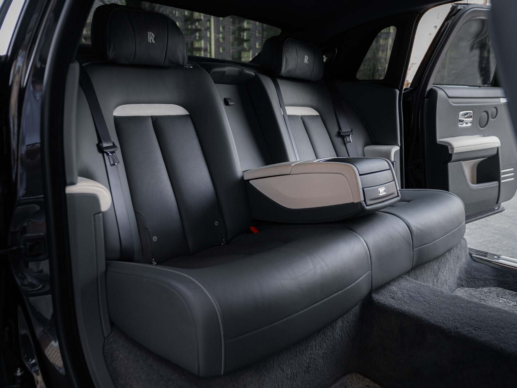 Rolls-Royce Ghost EXTENDED 2021 год <br>Graphite 