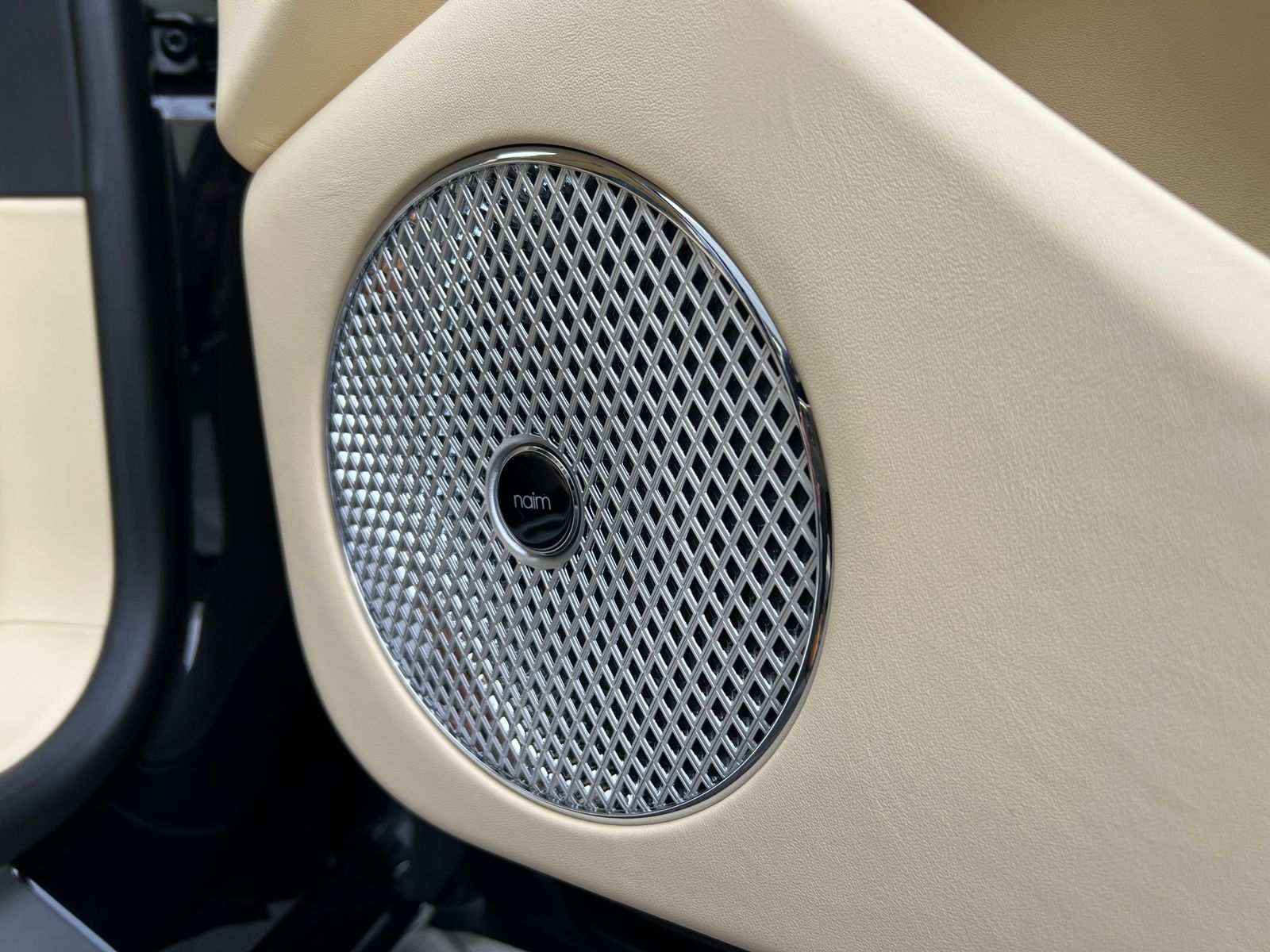 Rolls-Royce Flying Spur W12 2025 год <br>Черный металлик Beluga