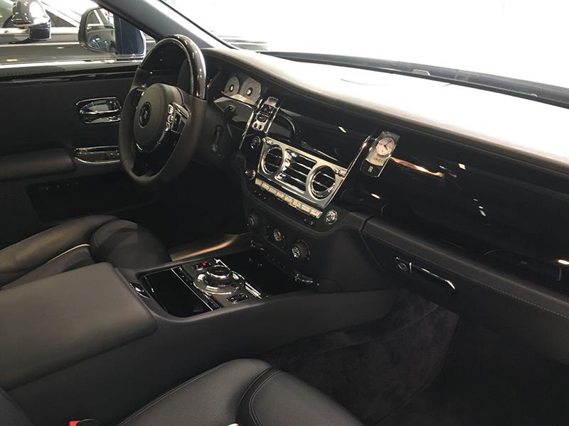 Rolls-Royce Ghost 2015 год <br>Midnight Sapphire / Silver 