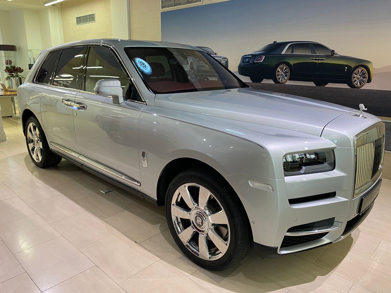 Rolls-Royce Cullinan 2020 год <br>Silver 