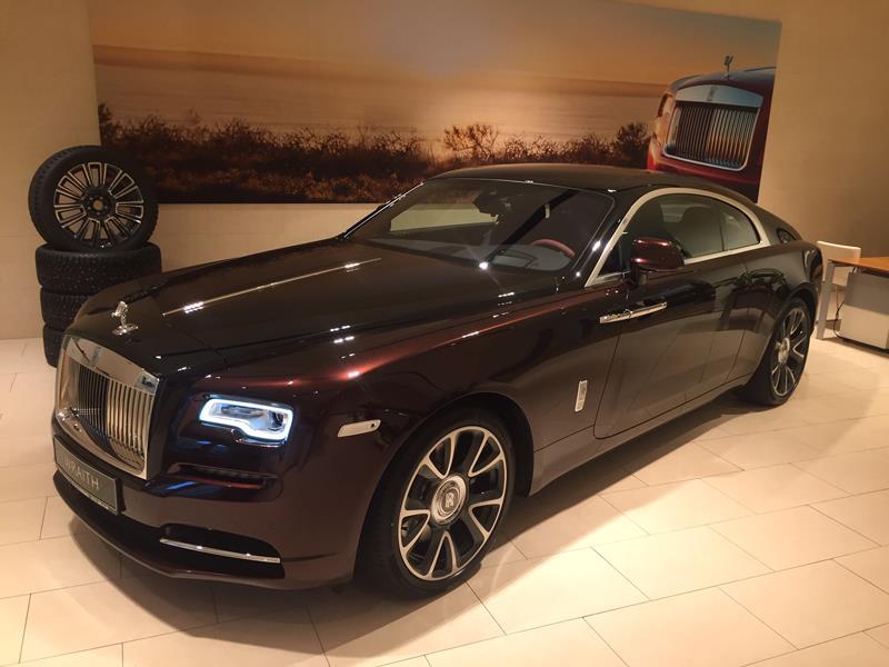Rolls-Royce Wraith  <br>Bohemian Red / Black Diamond 
