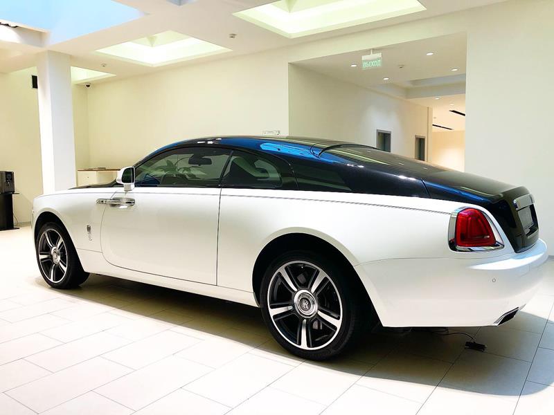 Rolls-Royce Wraith 2015 год <br>English White / Diamond Black 