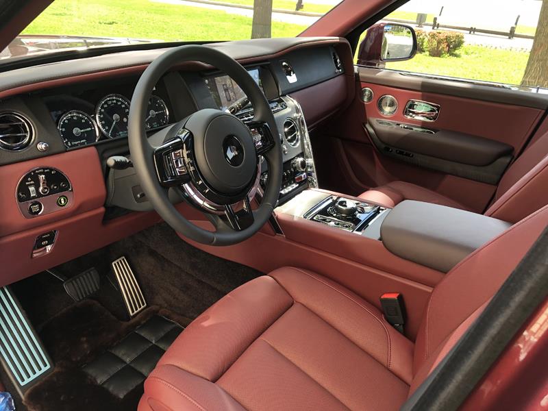 Rolls-Royce Cullinan  <br>Scala Red 