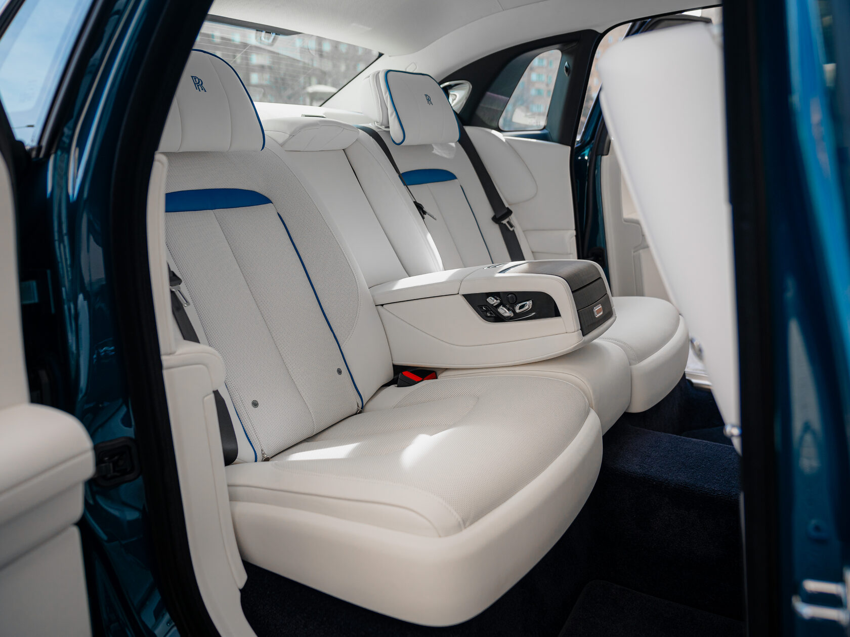 Rolls-Royce Ghost Series II  <br>Mustique Blue 