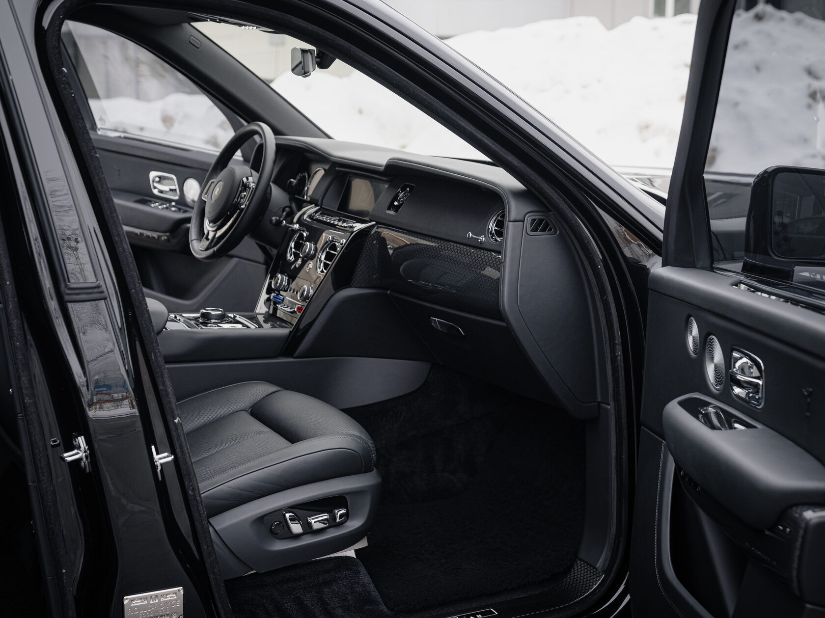 Rolls-Royce Cullinan Black Badge I 2025 год <br>Black Diamond 