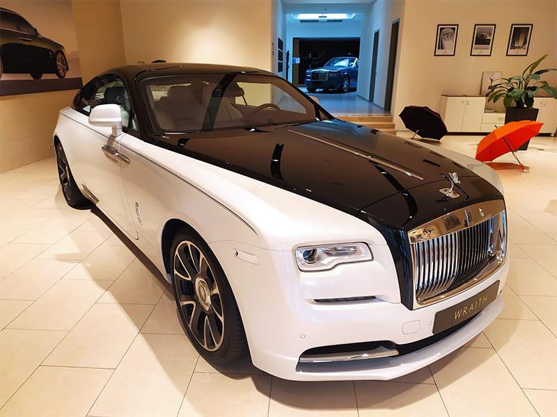 Rolls-Royce Wraith 2017 год <br>Andalusian White / Black Diamond 