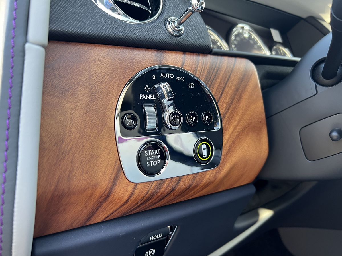 Rolls-Royce Cullinan, I 2020 год <br>Синий