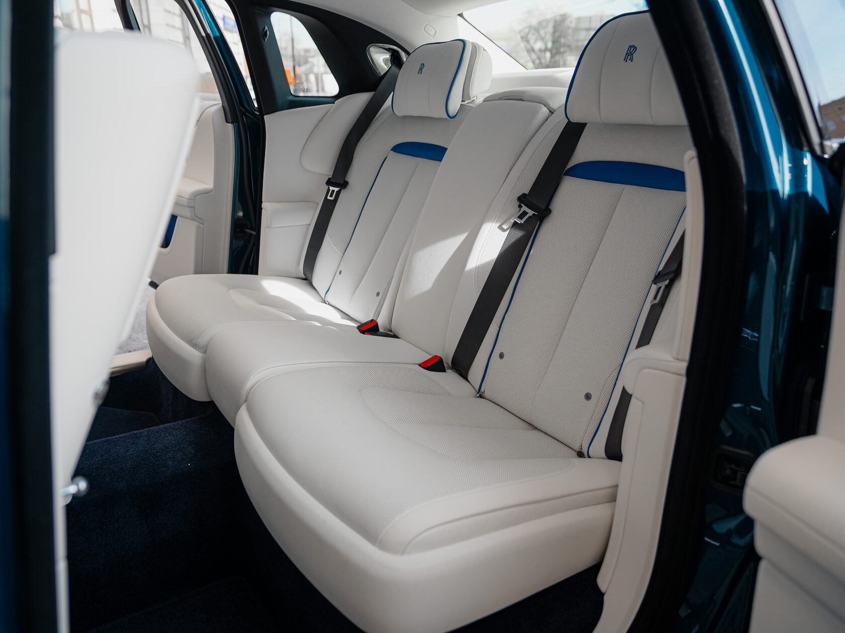 Rolls-Royce Ghost Series II  <br>Mustique Blue 