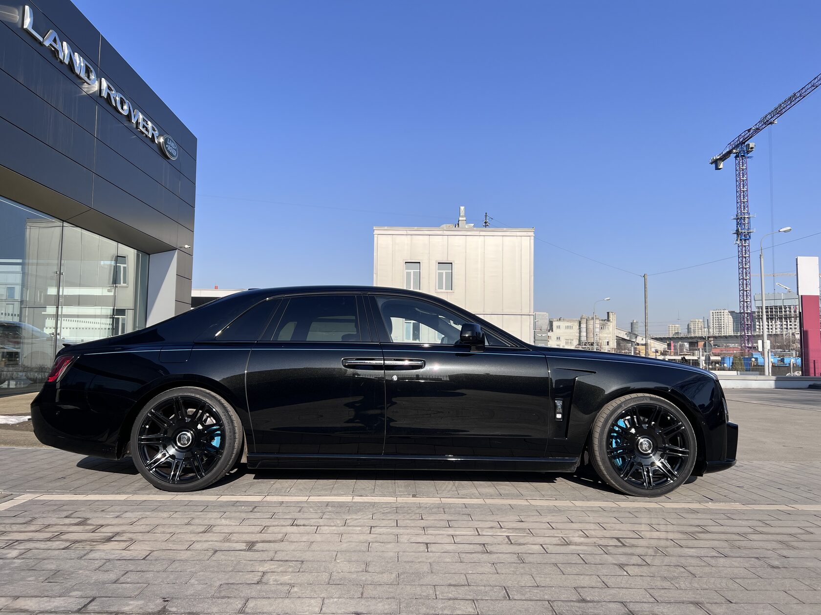 Rolls-Royce Ghost Black Badge by NOVITEC 2021 год <br>Черный Металлик Diamond Black 