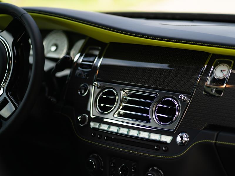 Rolls-Royce Wraith Black Badge - Специальная серия «Black & Bright»  <br>Bespoke Exterior Colour Lime Green 