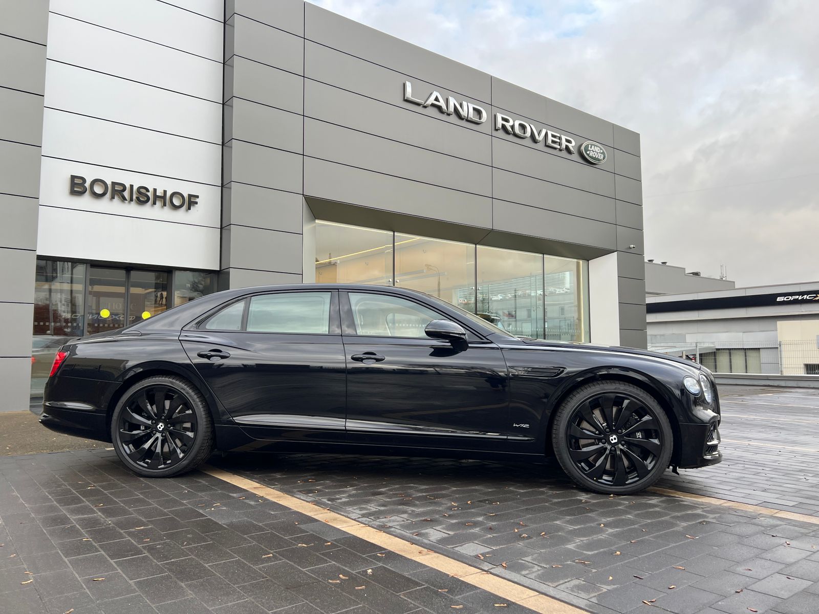 Rolls-Royce Flying Spur W12 2025 год <br>Черный металлик Beluga