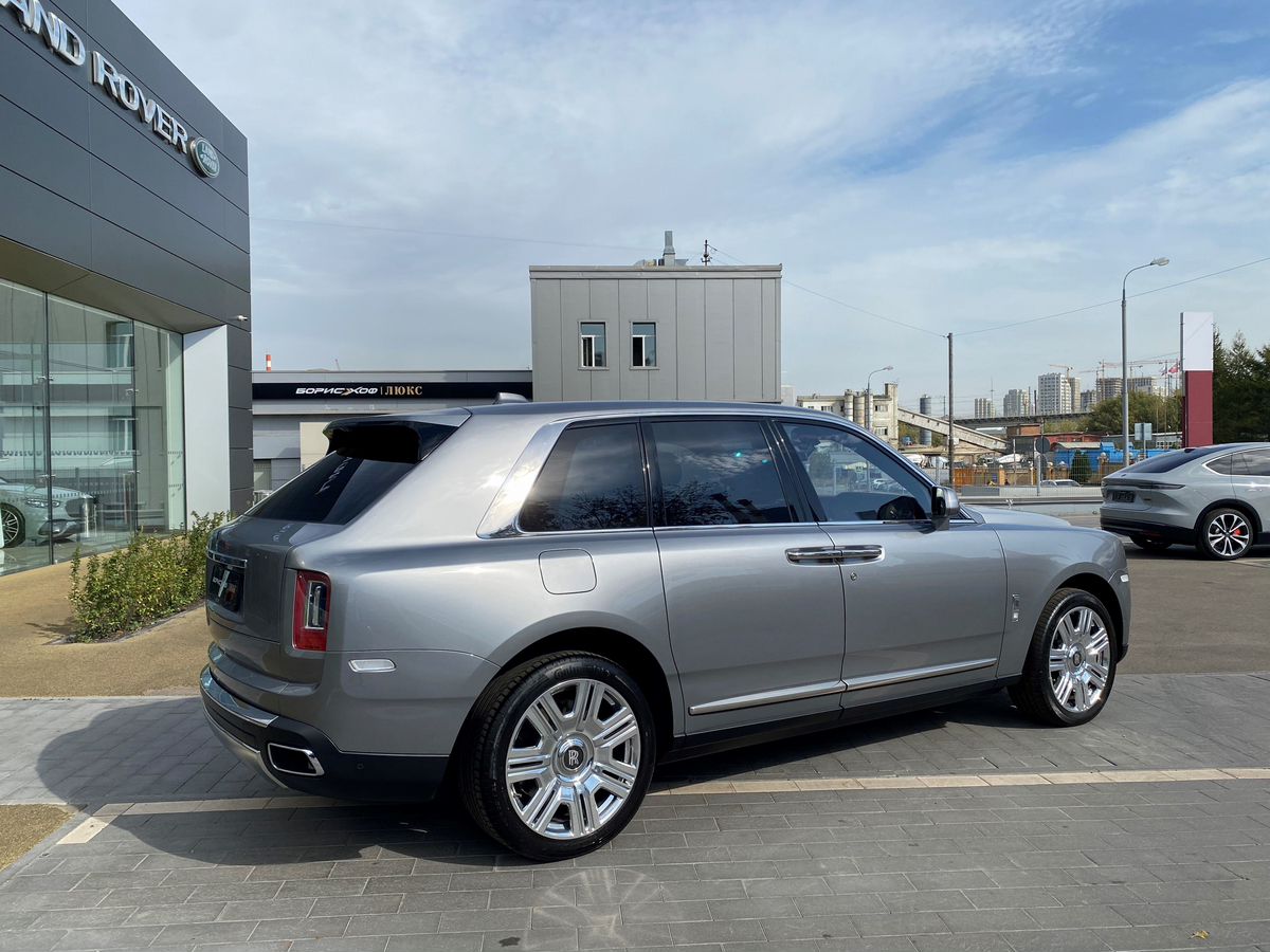 Rolls-Royce Cullinan 2022 год <br>Jubilee Silver \ Темное серебро