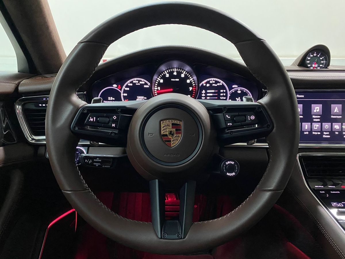 Rolls-Royce Panamera, II Рестайлинг 2021 год <br>Фиолетовый