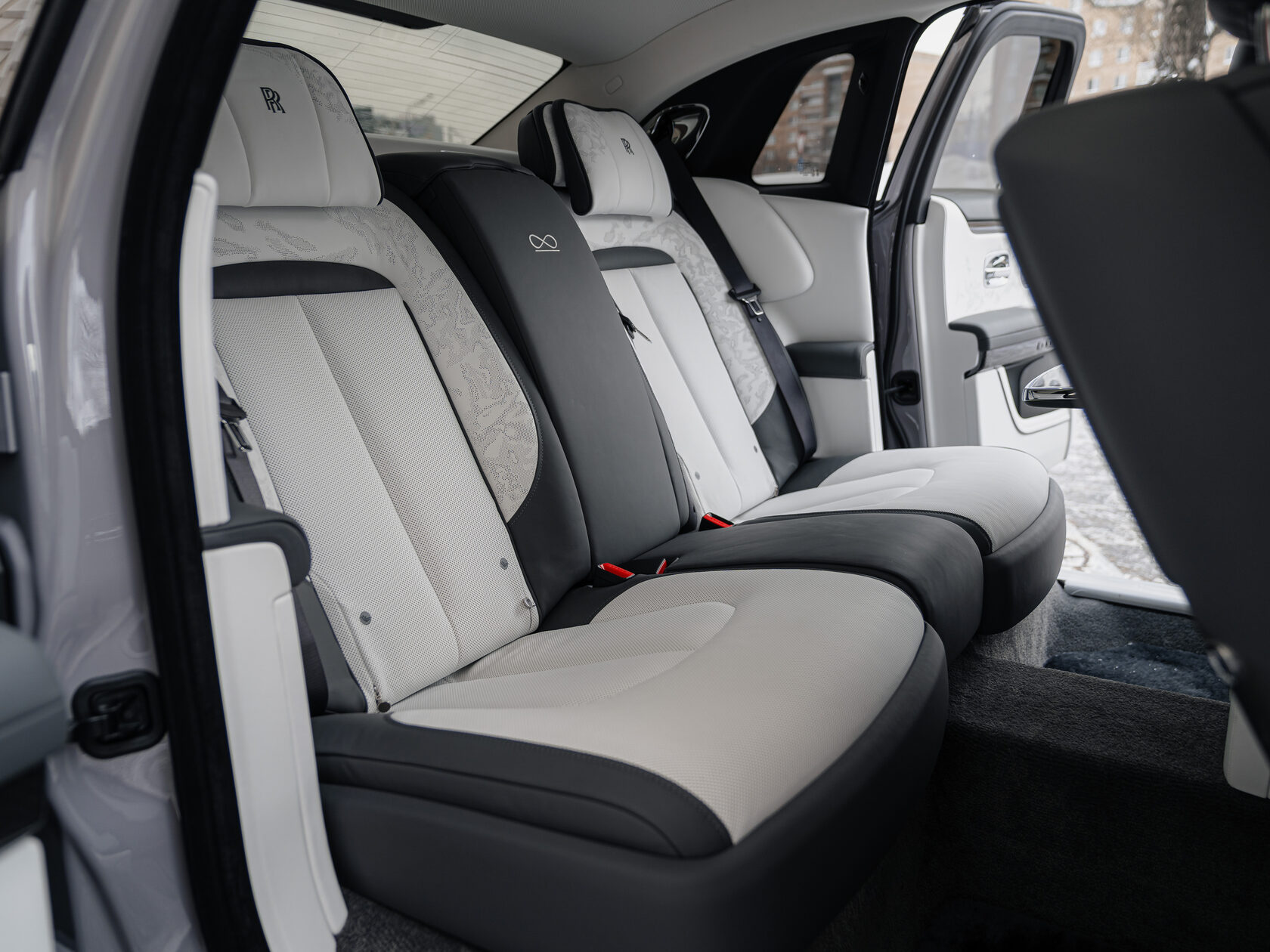 Rolls-Royce Ghost Black Badge Series II  <br>Tempest Grey 