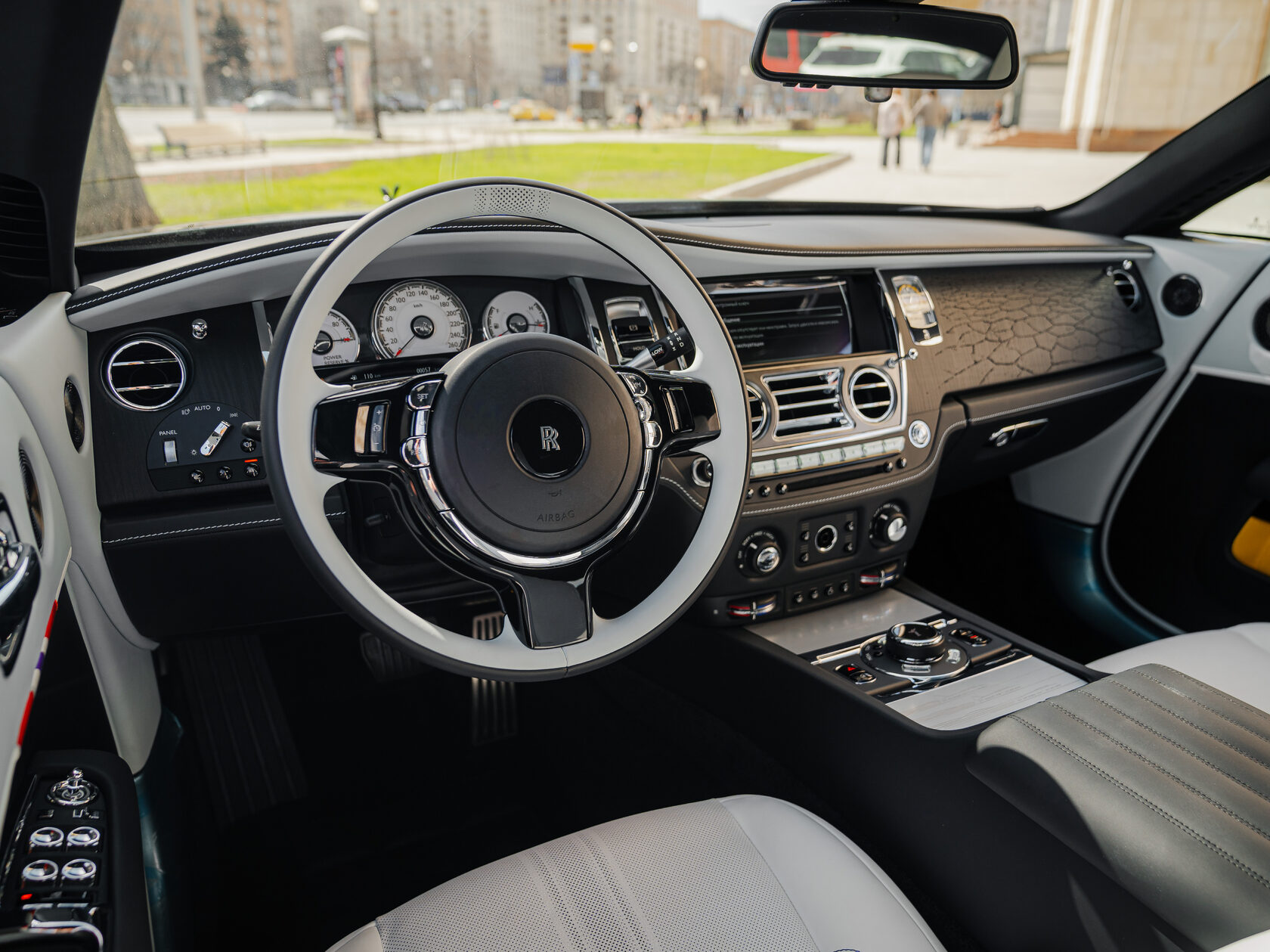 Rolls-Royce Wraith Black Badge Landspeed Collection  <br>Черный/ Небесноголубой
