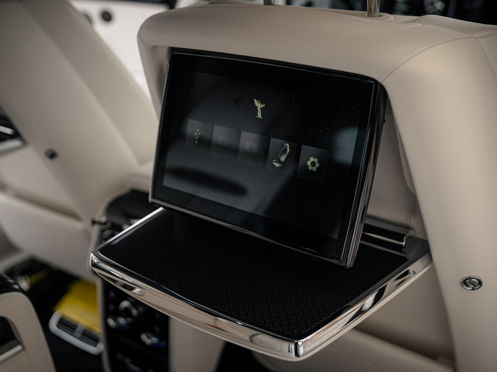 Rolls-Royce Cullinan Black Badge II  <br>Черный 