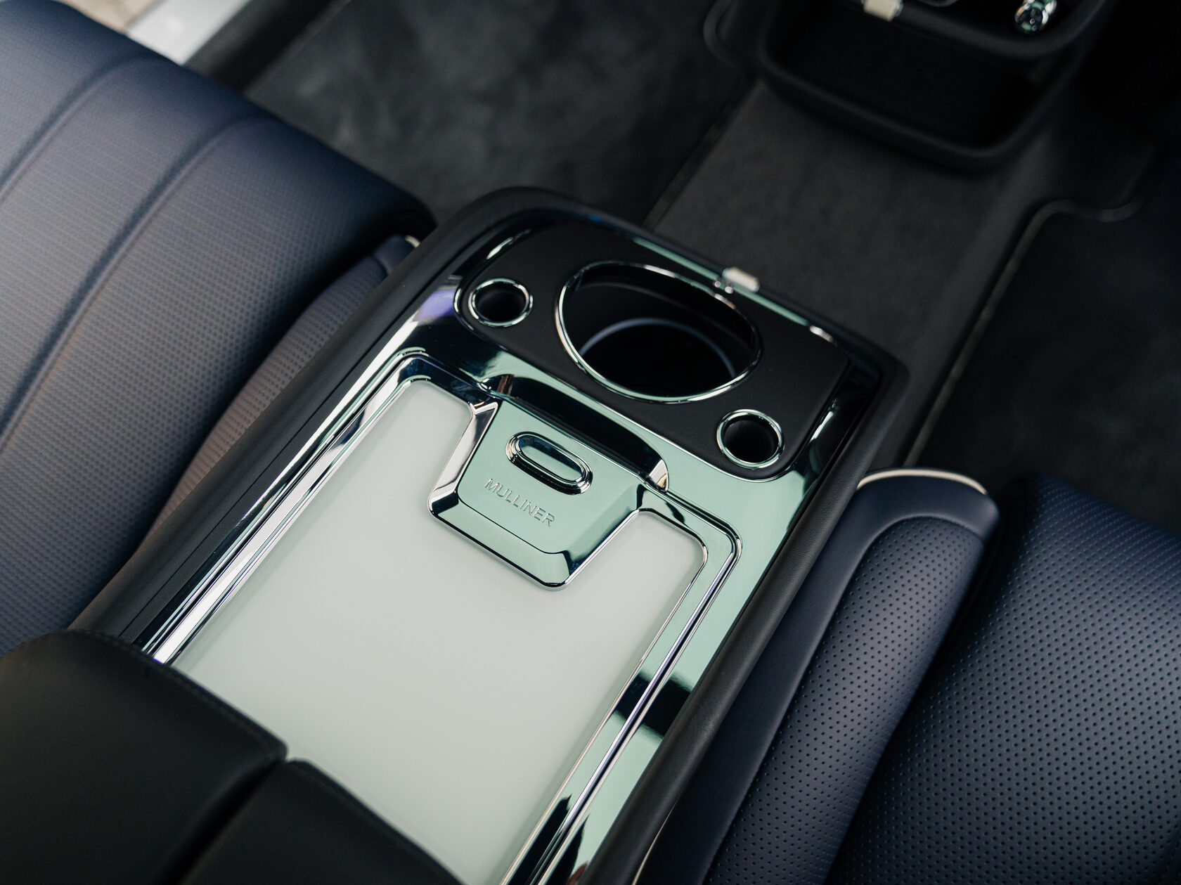 Rolls-Royce Bentayga EWB I Рестайлинг  <br>Синий