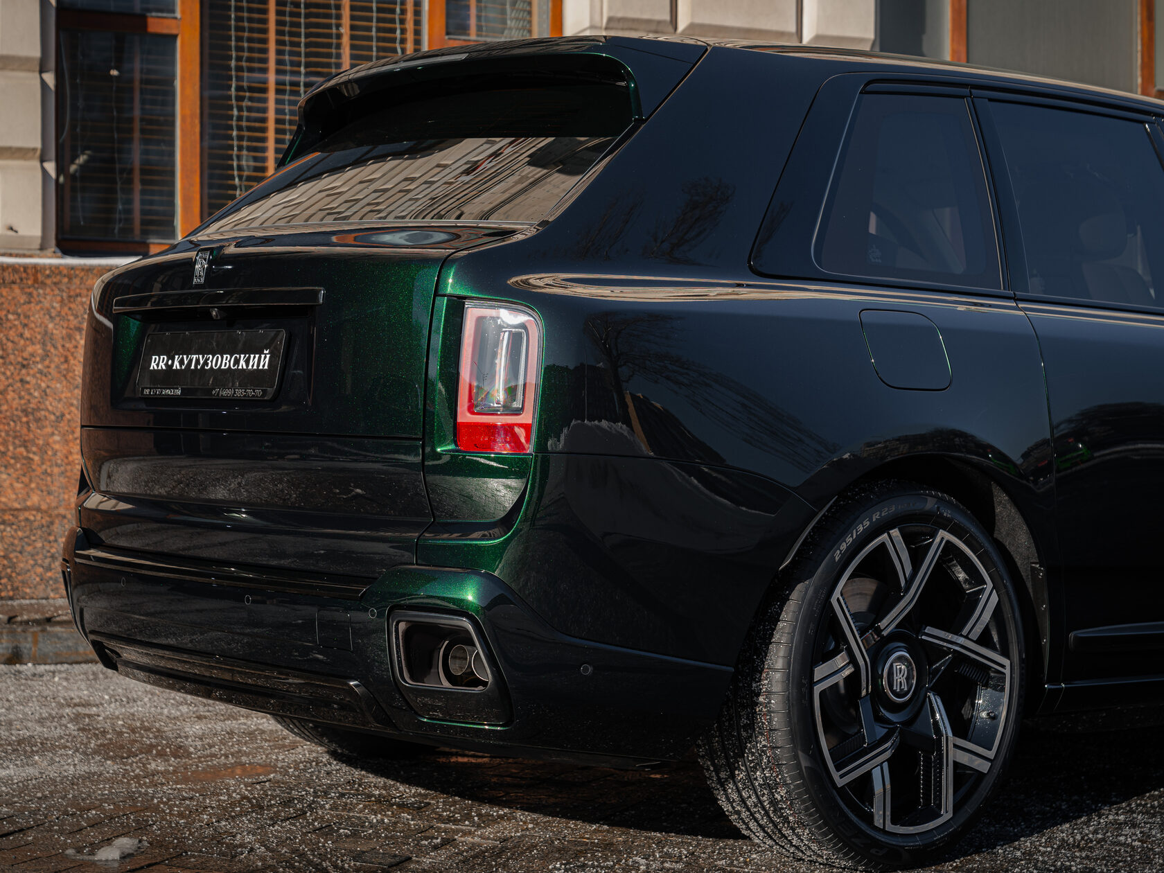 Rolls-Royce Cullinan Black Badge II  <br>Зелёный 