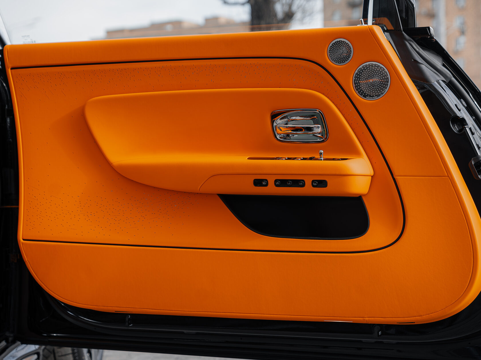 Rolls-Royce Spectre 2024 год <br>Diamond Black / Черный бриллиант