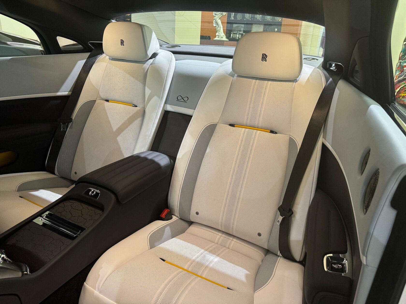 Rolls-Royce Wraith Black Badge Landspeed Collection  <br>Черный/ Небесноголубой