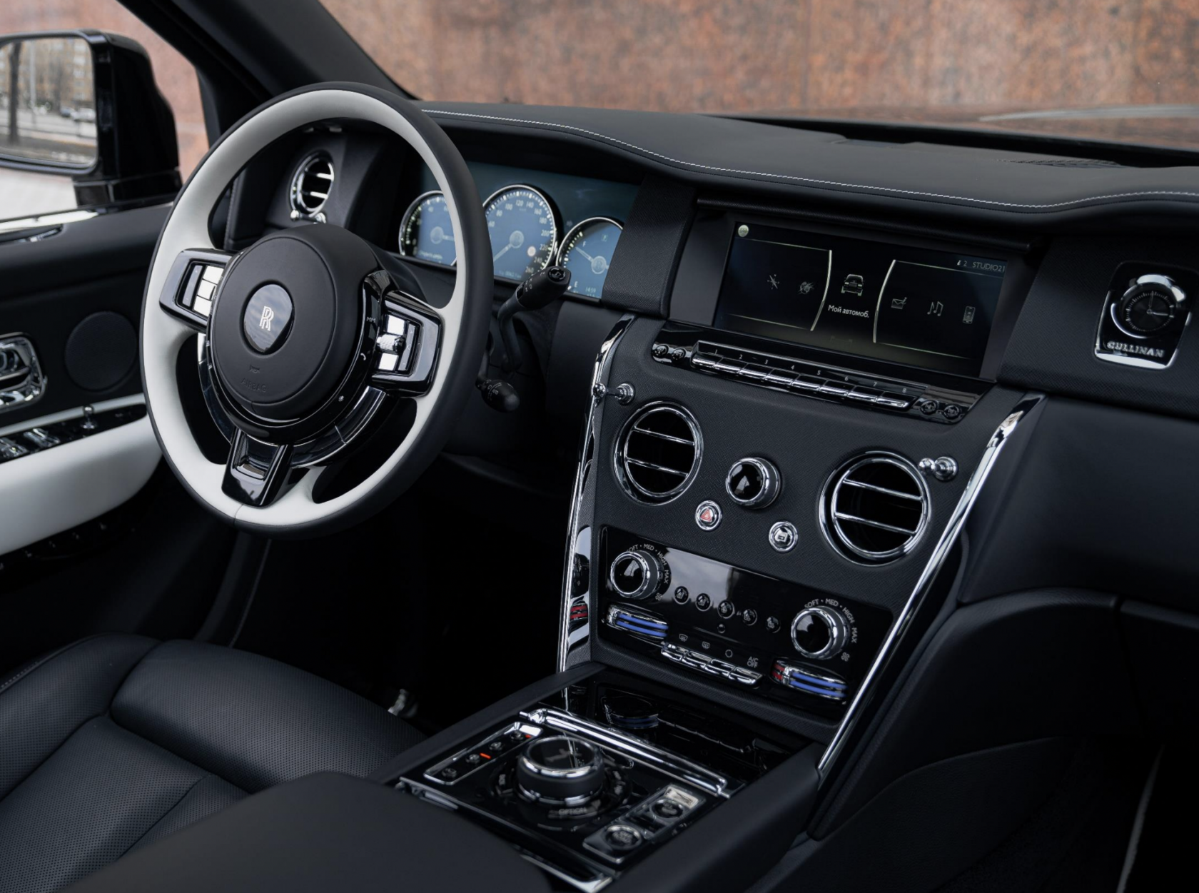 Rolls-Royce Cullinan 2019 год <br>Black Diamond