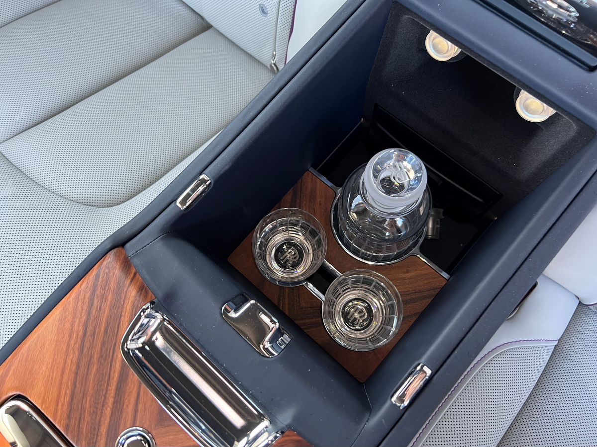 Rolls-Royce Cullinan, I 2020 год <br>Синий