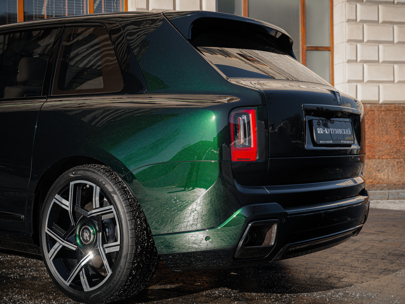 Rolls-Royce Cullinan Black Badge II  <br>Зелёный 