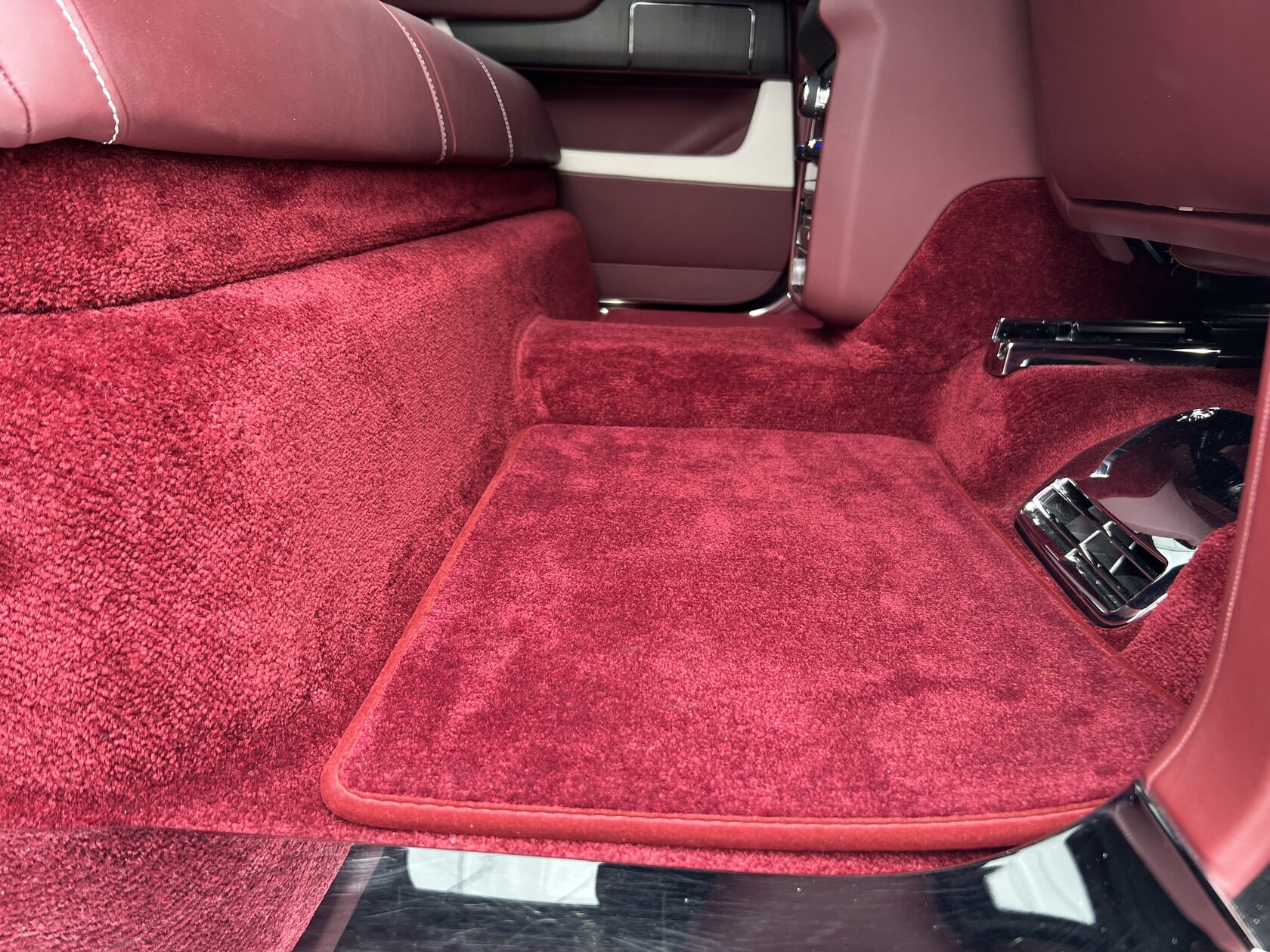 Rolls-Royce Cullinan 2019 год <br>Arctic White 