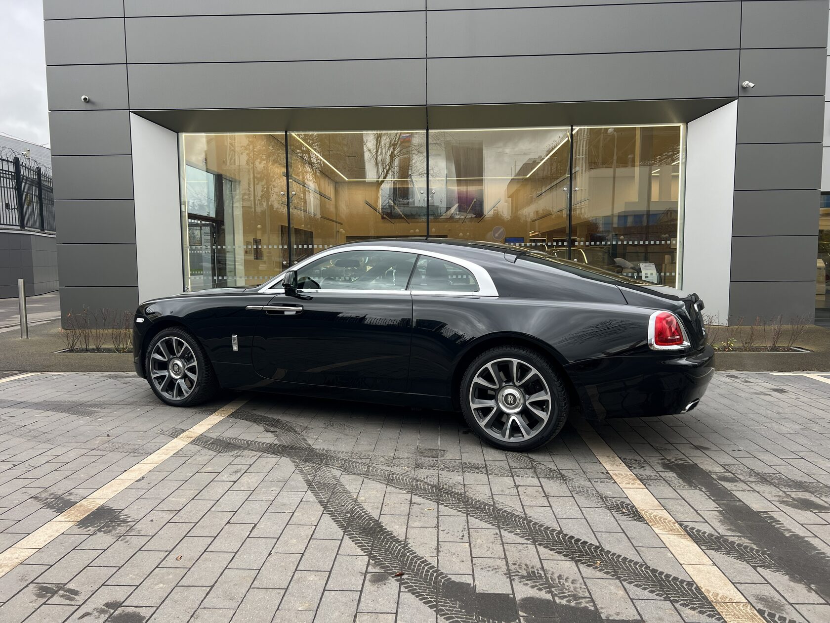 Rolls-Royce Wraith 2019 год <br>Черный