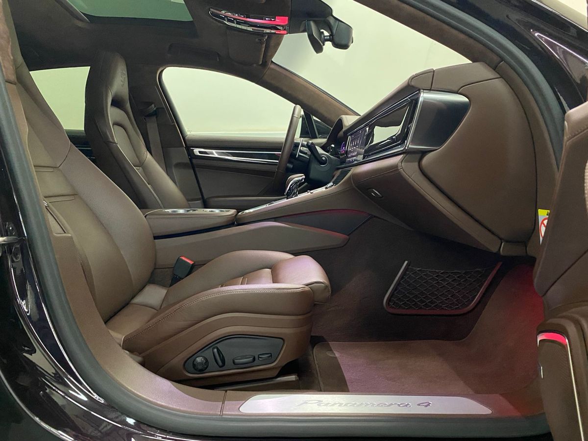 Rolls-Royce Panamera, II Рестайлинг 2021 год <br>Фиолетовый