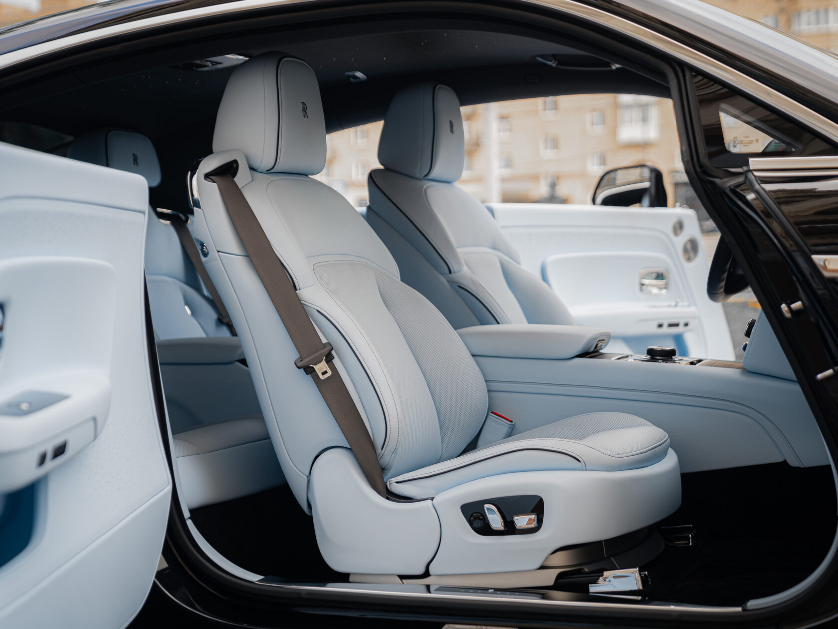 Rolls-Royce Spectre  <br>Black Diamond/ Черный