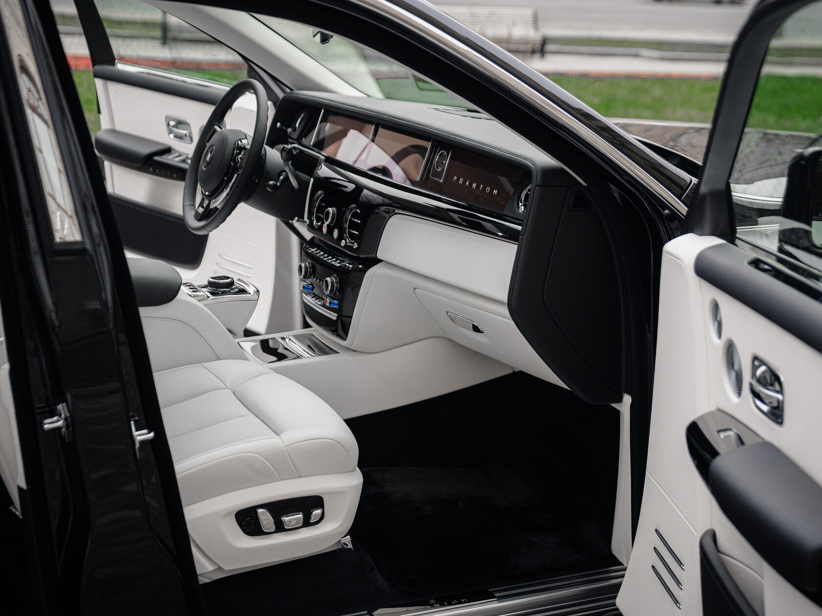 Rolls-Royce Phantom Extended  <br>Black Diamond 