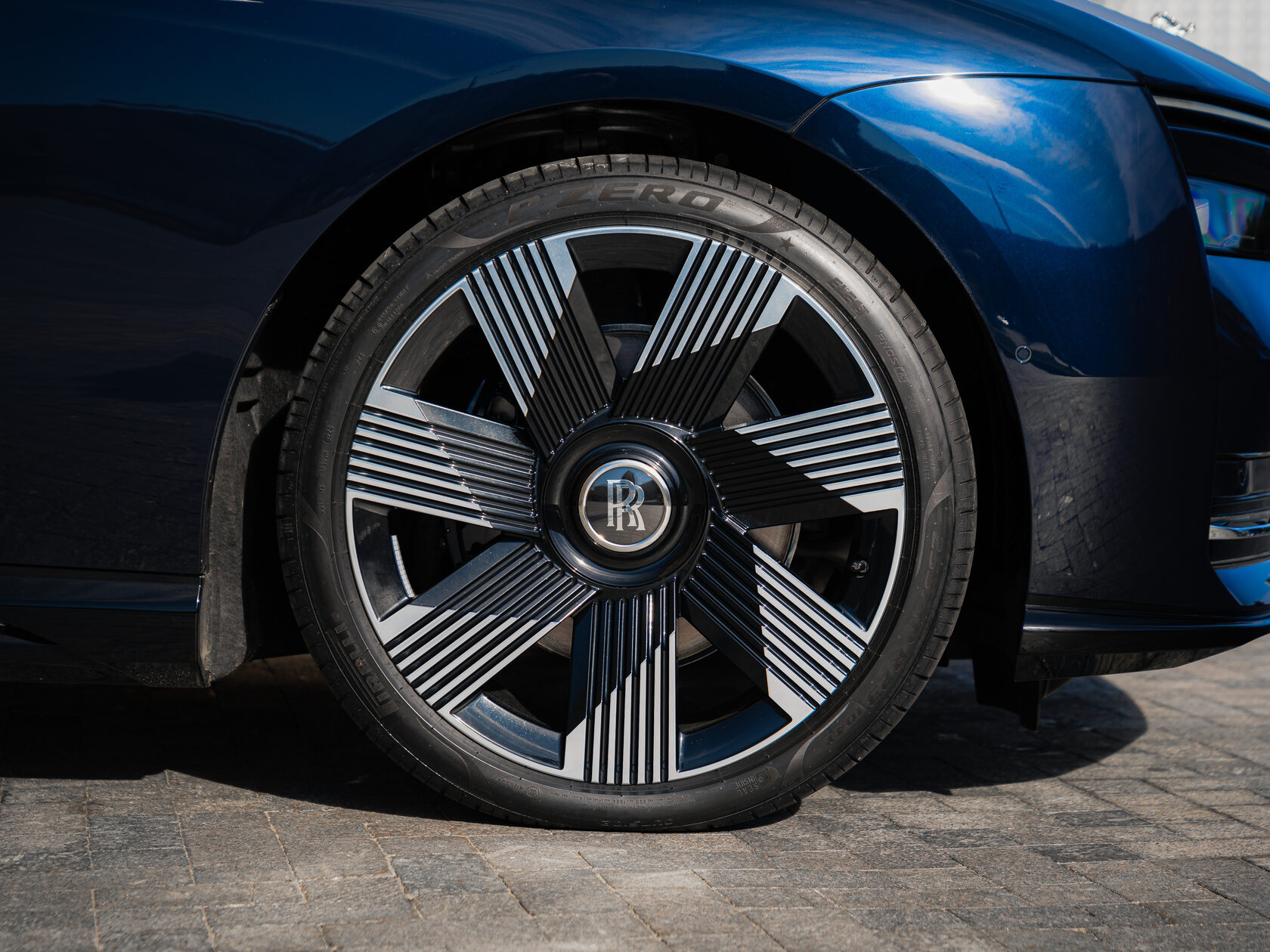 Rolls-Royce Spectre  <br>Midnight Sapphire 