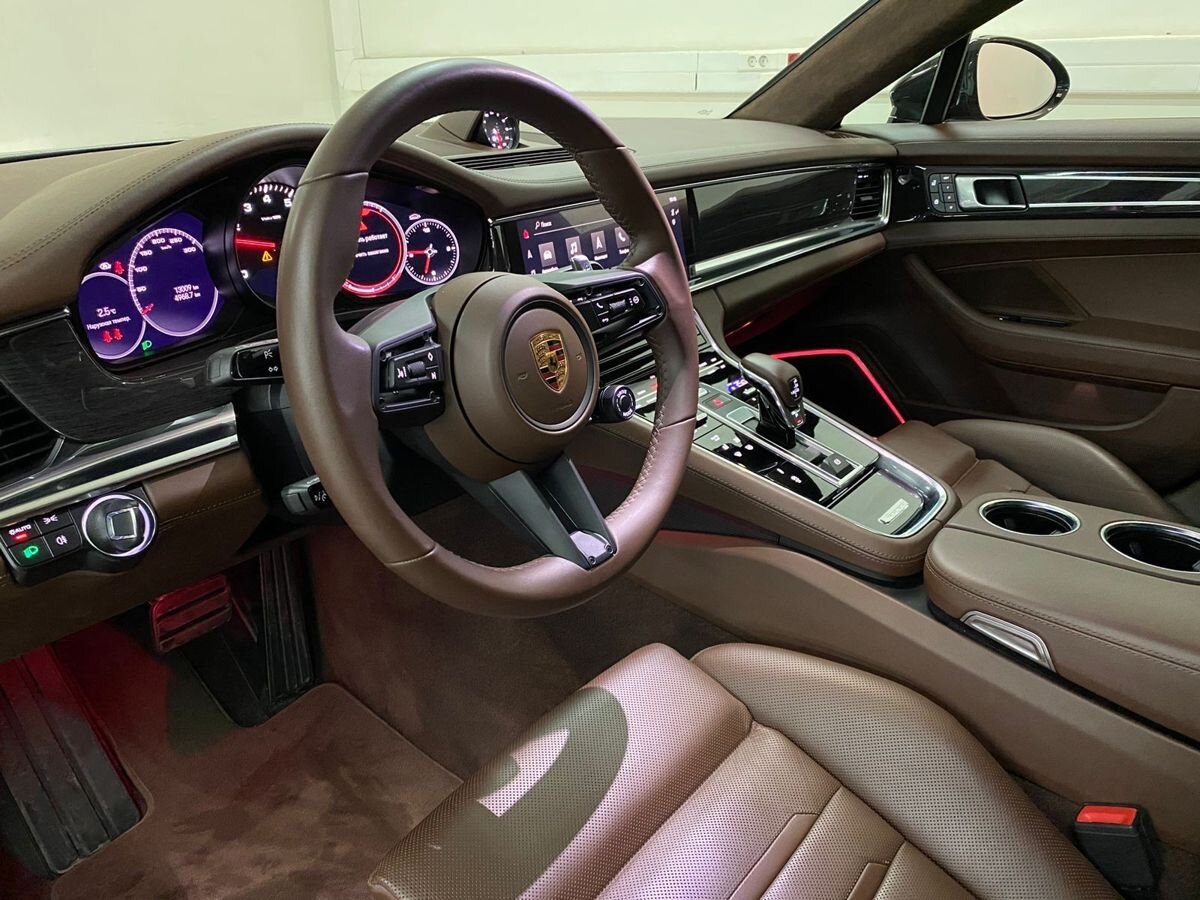 Rolls-Royce Panamera, II Рестайлинг 2021 год <br>Фиолетовый