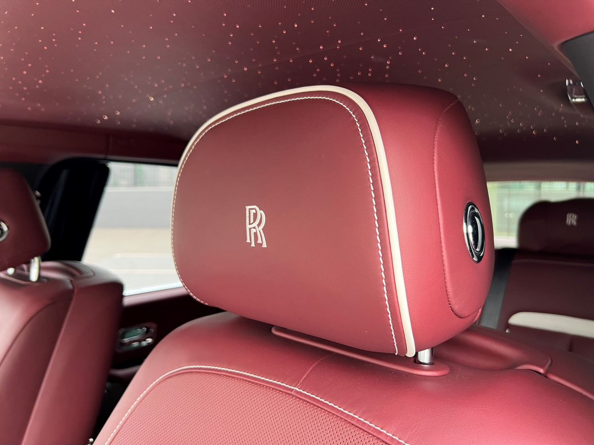 Rolls-Royce Cullinan, I 2019 год <br>Белый