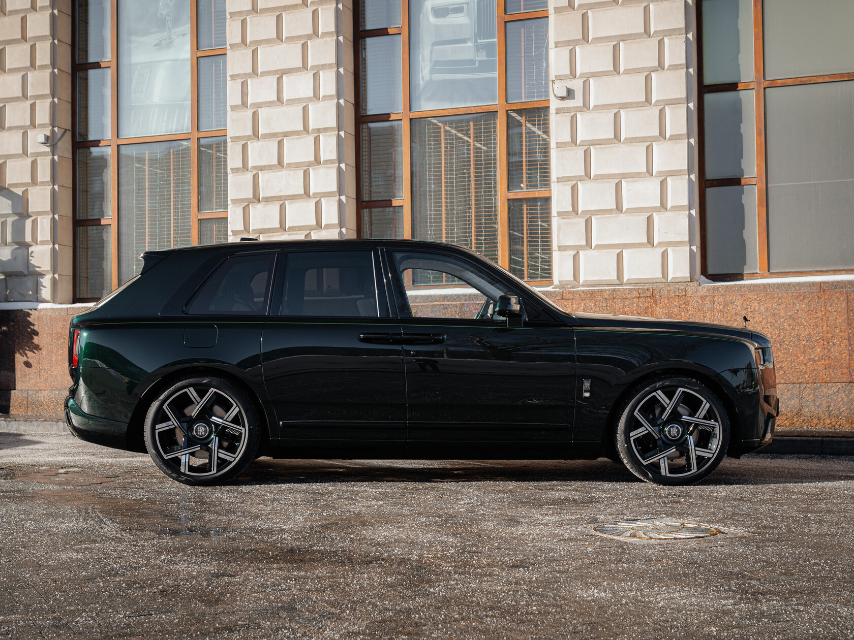 Rolls-Royce Cullinan Black Badge II  <br>Зелёный 