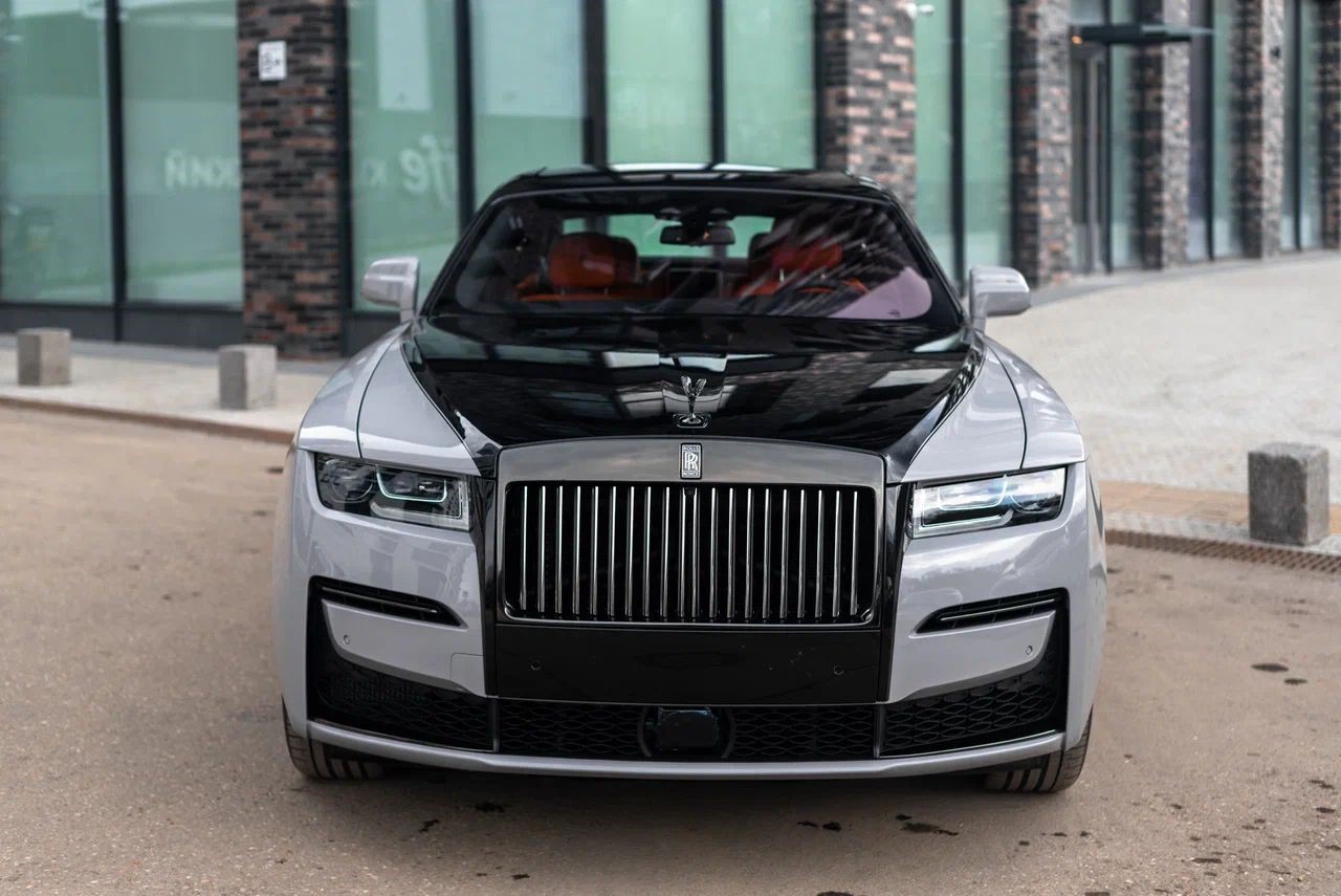 Rolls-Royce Ghost Black Badge  <br>Tempest Grey / Black Diamond