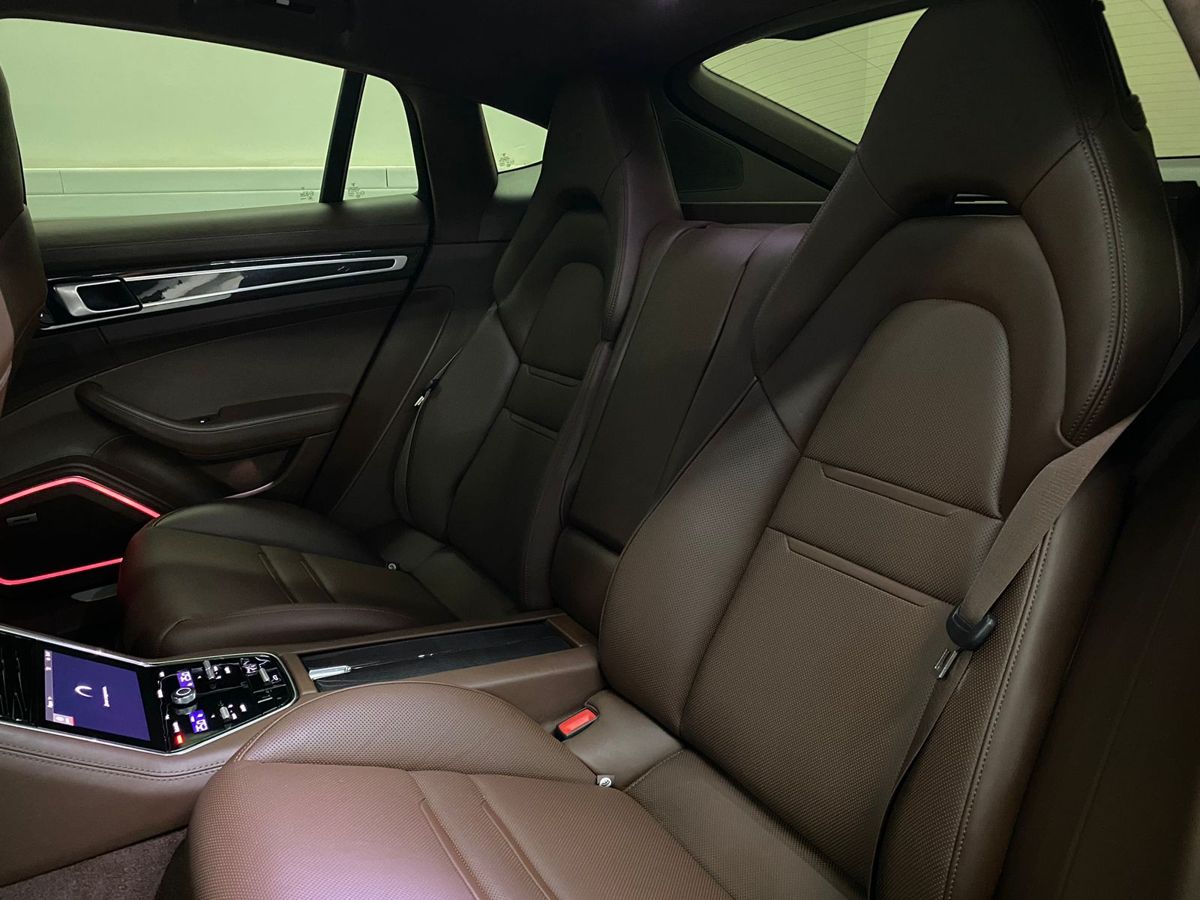 Rolls-Royce Panamera, II Рестайлинг 2021 год <br>Фиолетовый