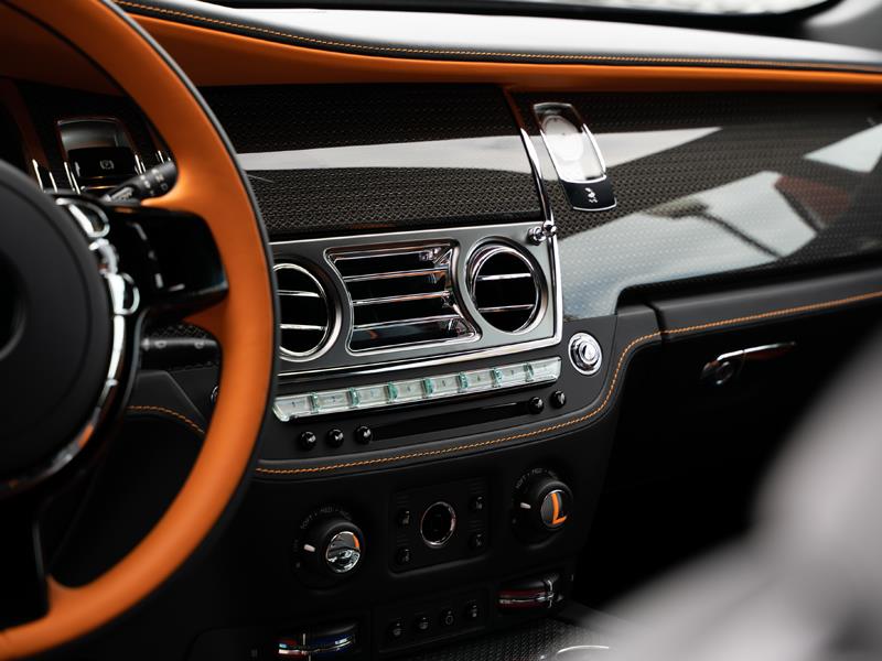 Rolls-Royce Wraith Black Badge - Специальная серия «Black & Bright»  <br>Bespoke Exterior Colour Orange Metallic 