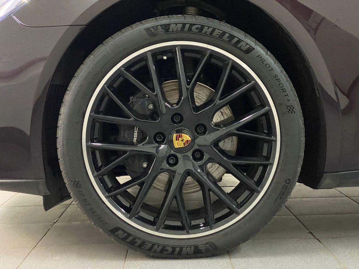 Rolls-Royce Panamera, II Рестайлинг 2021 год <br>Фиолетовый