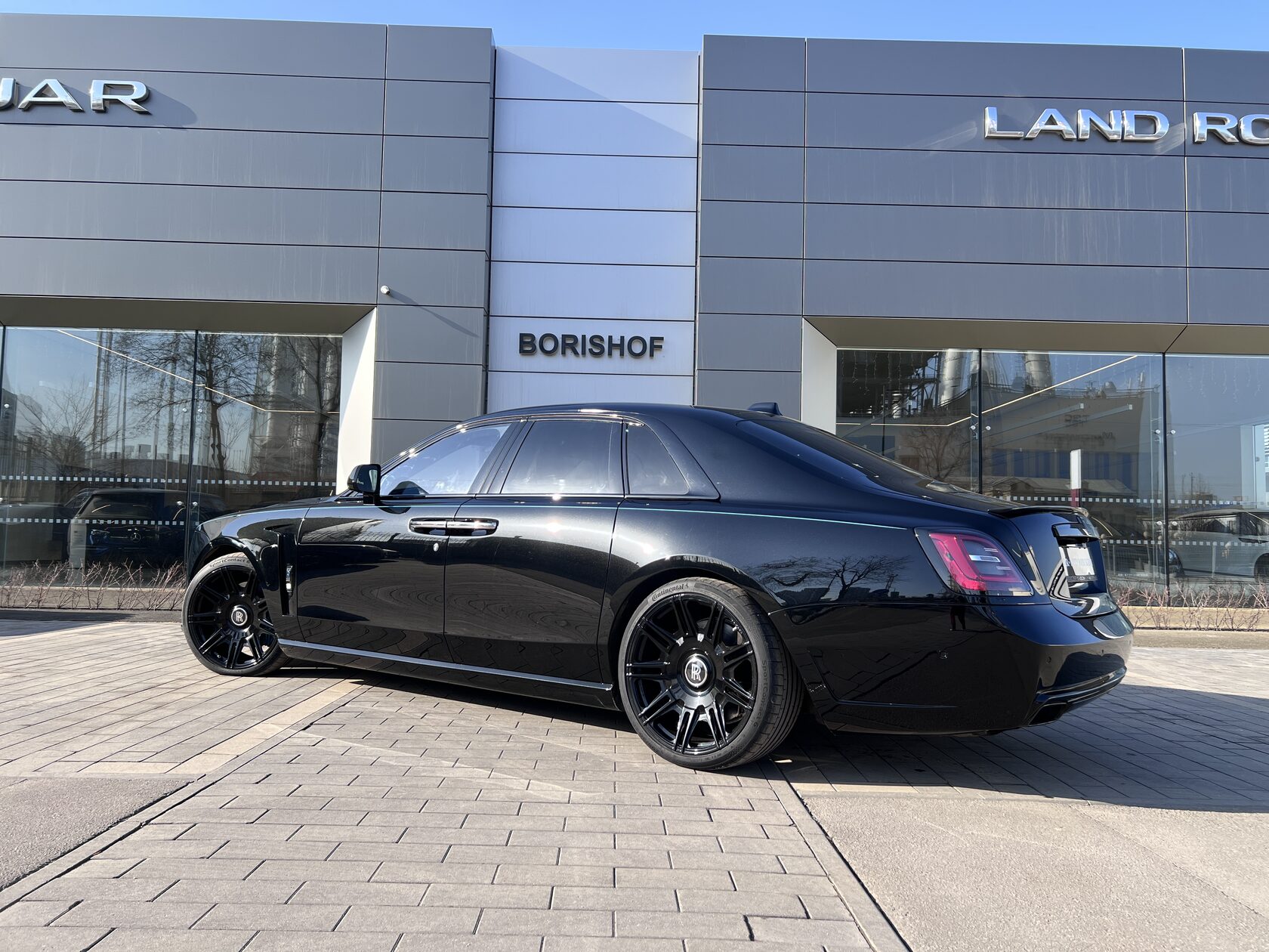 Rolls-Royce Ghost Black Badge by NOVITEC 2021 год <br>Черный Металлик Diamond Black 