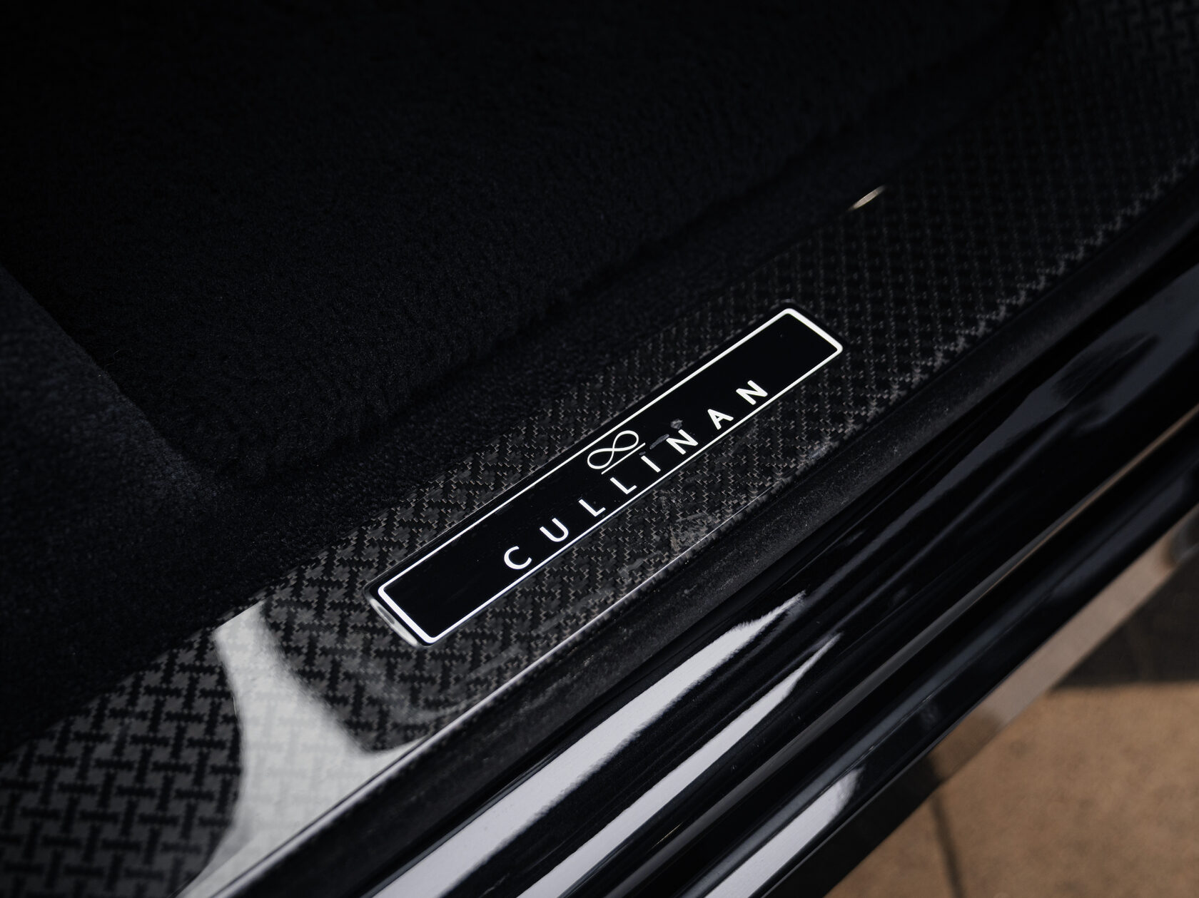 Rolls-Royce Cullinan Black Badge I 2025 год <br>Black Diamond 