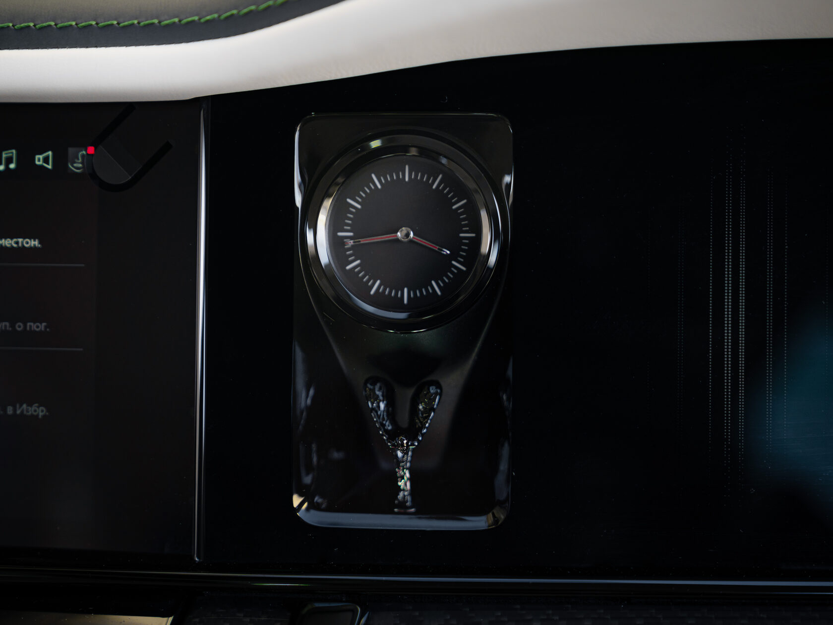 Rolls-Royce Cullinan Black Badge II  <br>Зелёный 