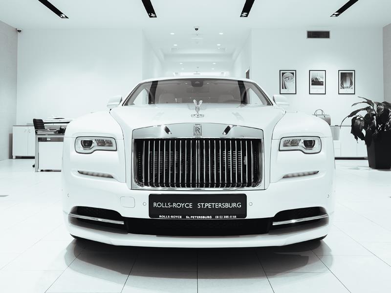 Белый ройс ройс. Роллс Ройс Фаэтон. Роллс Ройс белый. Rolls Royce Wraith 2022. Роллс Ройс белый новый.