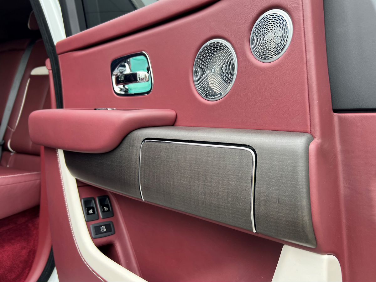 Rolls-Royce Cullinan, I 2019 год <br>Белый