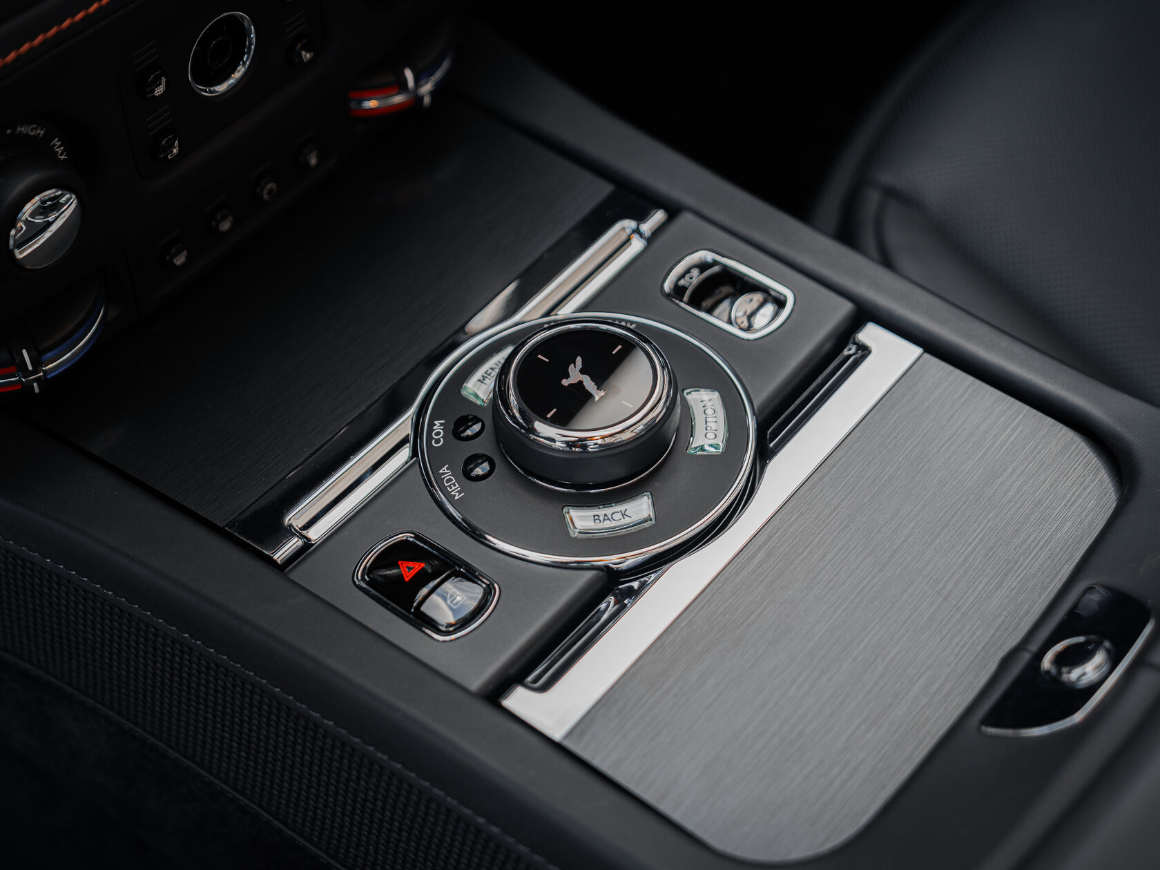 Rolls-Royce Black Badge Adamas  <br>Чёрный/Красный