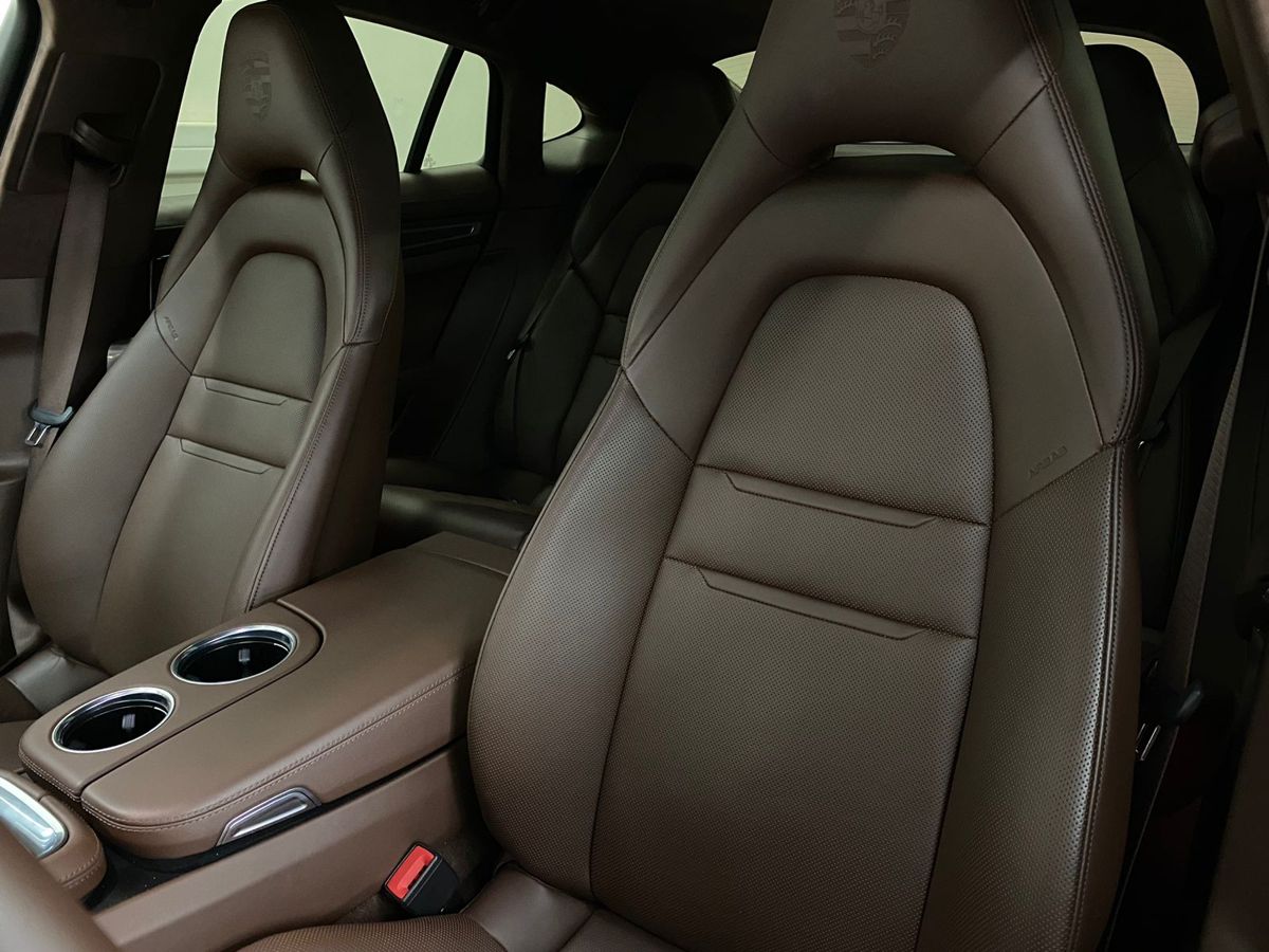 Rolls-Royce Panamera, II Рестайлинг 2021 год <br>Фиолетовый