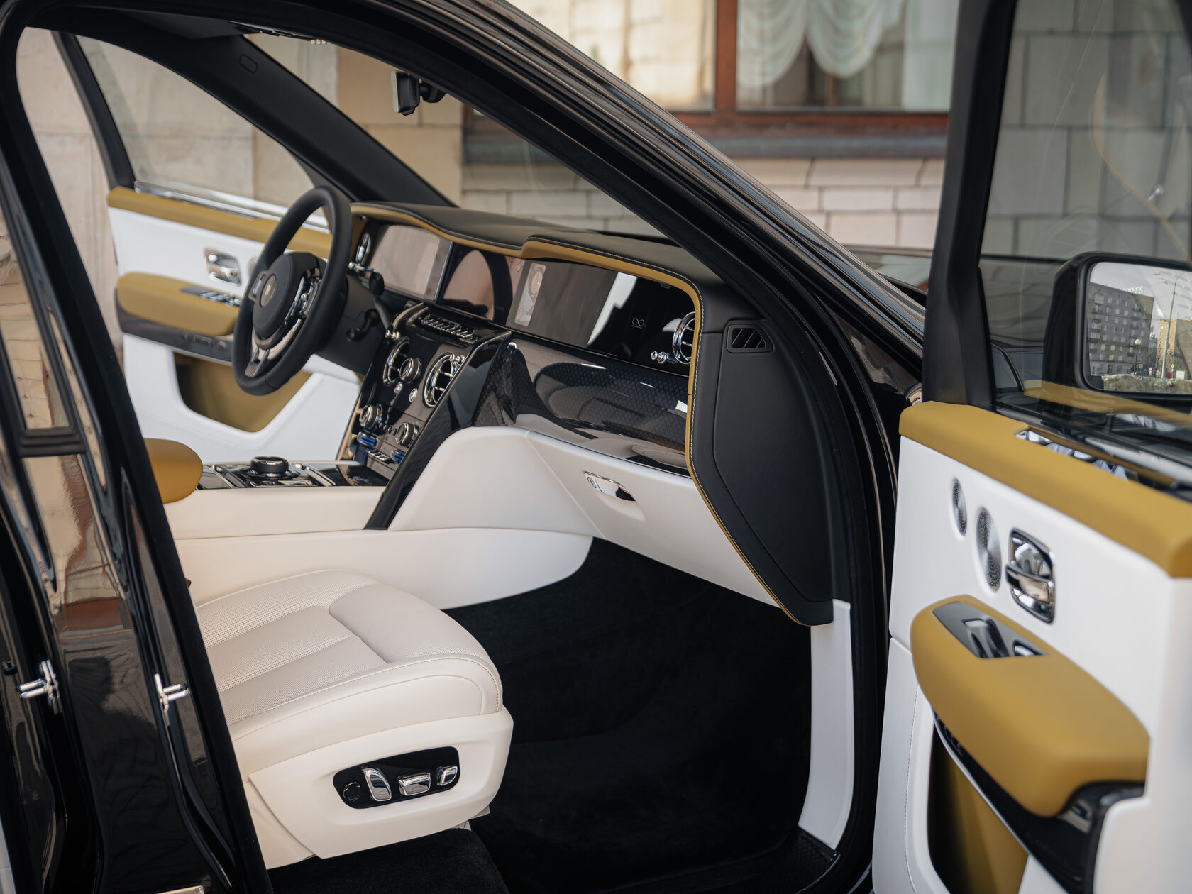 Rolls-Royce Cullinan Black Badge II  <br>Black Diamond