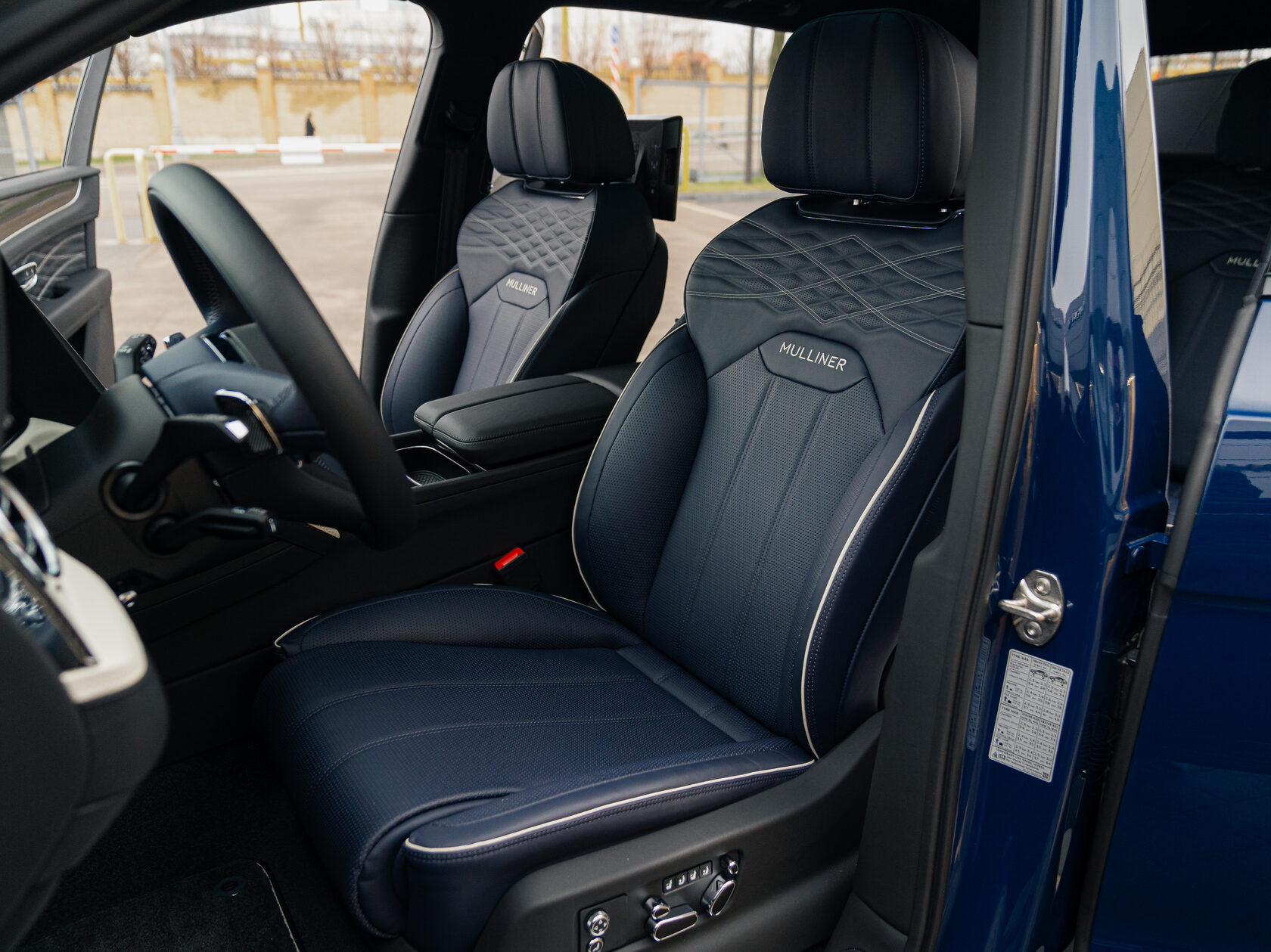 Rolls-Royce Bentayga EWB I Рестайлинг  <br>Синий