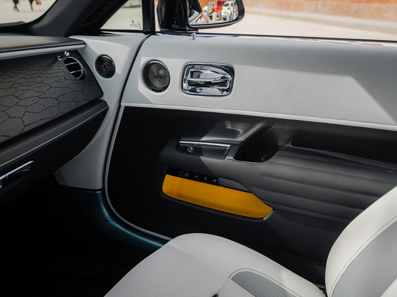 Rolls-Royce Wraith Black Badge Landspeed Collection  <br>Черный/ Небесноголубой